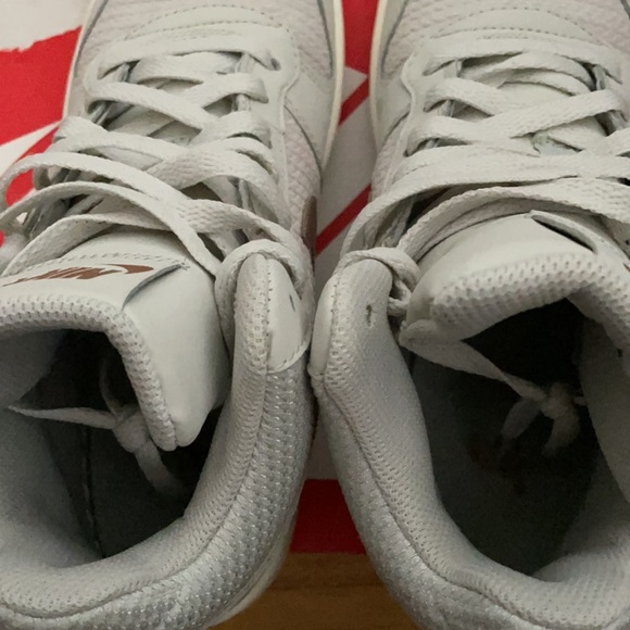 Nike Women's Court Borough Mid Premium - Picture 11 of 15